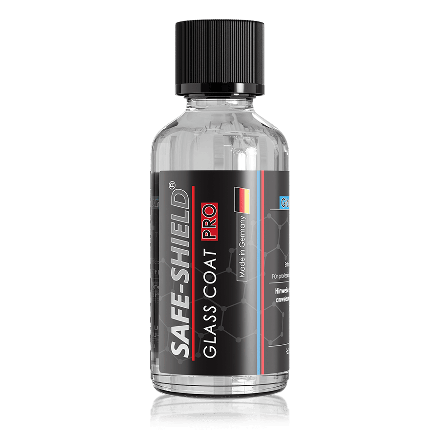 Butelka powłoki do szyb Safe-Shield Glass Coat PRO na białym tle.